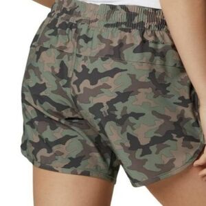 Columbia Camo Athletic Shorts Lightweight Elastic Waist 2X Plus Size NWT